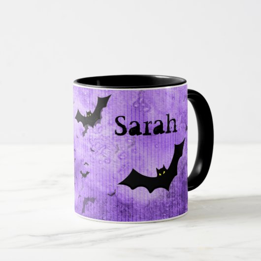 Dein Name: Halloween Bats Lila Grunge BG Tasse (VorderseiteRechts)