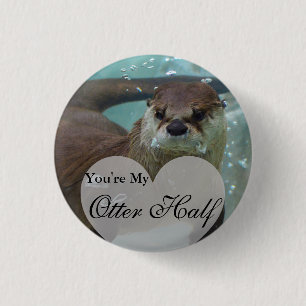 Dein schöner Halbbraun-Fluss Otter Schwimmen Button