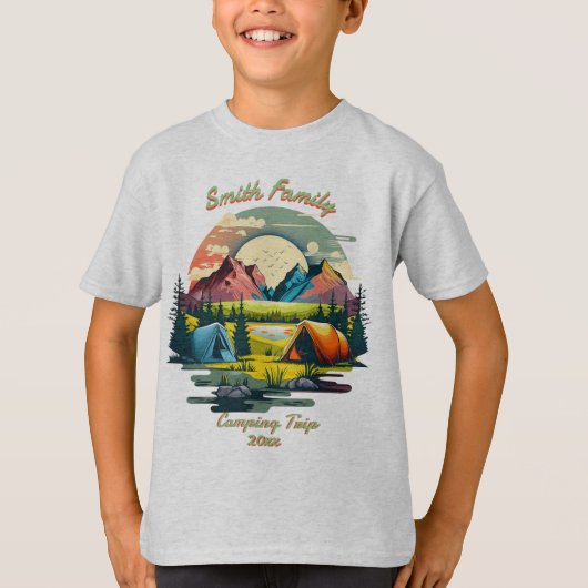 "Deine Familie" Camping-Trip 20xx Custom Boy's T-Shirt (Vorderseite)