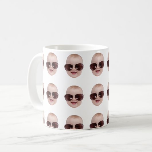 Deine Hunde sehen dem Vater deines Ehemannes gegen Kaffeetasse (Vorderseite Links)