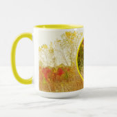 DEINE IM FELD MIT FALLFARBE/LEMONGELBE TASSE (Links)