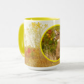 DEINE IM FELD MIT FALLFARBE/LEMONGELBE TASSE (Vorderseite Links)