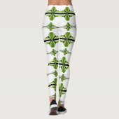 Deko-Elemente in moogrünen Leggings (Rückseite)