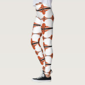 Deko-Elemente in tieforangen Leggings (Links)