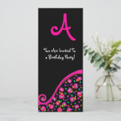 DEKO MONOGRAM BIRTHDAY PARTEI, fuchsienschwarzes S Einladung (Stehend Vorderseite)