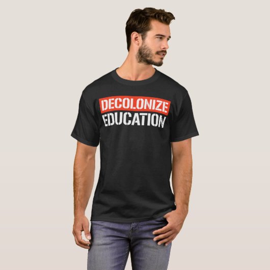 Dekolonisieren der Bildung T-Shirt (Vorne ganz)