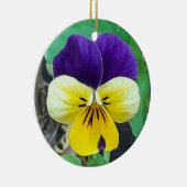 Dekoration der lila und gelben Keramik (Rechts)