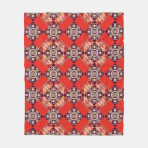 Dekoration in Braun, Beige und Rot. Stickerin Fleecedecke