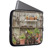 Dekorationen auf Holzzaun, Laptopschutzhülle (Vorne Rechts)