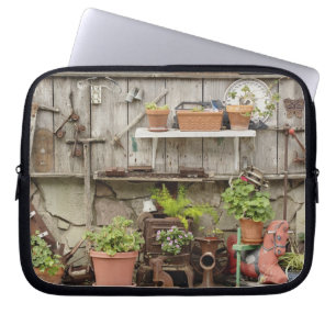 Dekorationen auf Holzzaun, Laptopschutzhülle