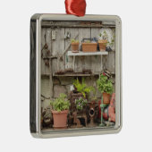 Dekorationen auf Holzzaun, Silbernes Ornament (Rechts)