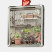 Dekorationen auf Holzzaun, Silbernes Ornament (Links)