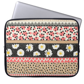 Dekorative Blumen: Patchwork-Kachel-Muster Laptopschutzhülle