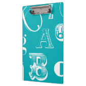 Dekorative Buchstaben auf blauem Hintergrund Klemmbrett (Links)