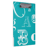 Dekorative Buchstaben auf blauem Hintergrund Klemmbrett (Rechts)