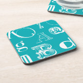 Dekorative Buchstaben auf blauem Hintergrund Untersetzer (Linke Seite)