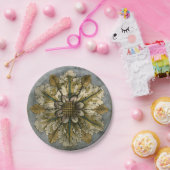 Dekorative Demaskrosette auf grauem Hintergrund Pappteller (Party)