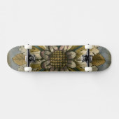 Dekorative Demaskrosette auf grauem Hintergrund Skateboard (Horizontal)