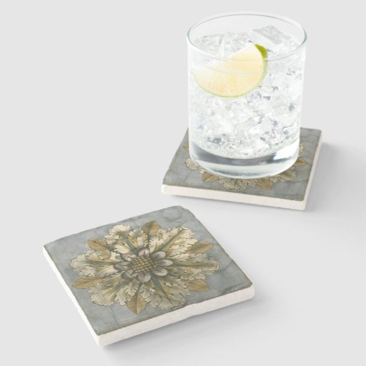 Dekorative Demaskrosette auf grauem Hintergrund Steinuntersetzer (Seitenansicht)