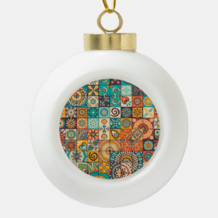 Dekorative Elemente: Vintage Handgezeichnetes Must Keramik Kugel-Ornament