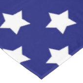 Dekorative Gestaltung der blauen weißen Sterne Tischdecke (Schrägansicht)