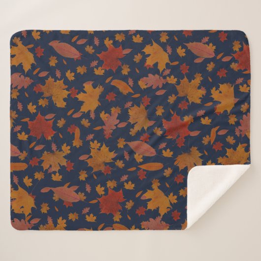 Dekorative Goldene Herbstblätter auf Custom Blue Sherpadecke (Vorderseite (Horizontal))