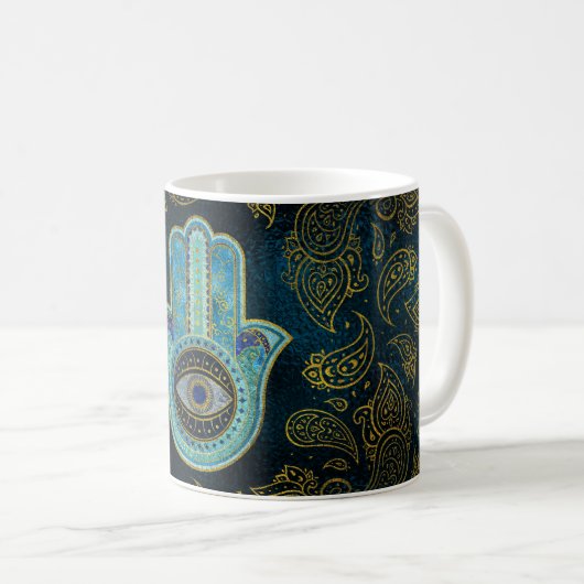 Dekorative Hamsa Hand mit Paisley-Hintergrund Kaffeetasse (VorderseiteRechts)