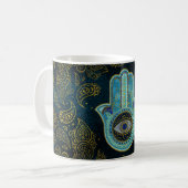 Dekorative Hamsa Hand mit Paisley-Hintergrund Kaffeetasse (Vorderseite Links)