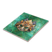 Dekorative Maske auf einem hellen GreenThrow-Kisse Fliese (Seite)