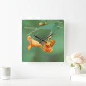 Dekorative Orange Wildblume Quadratische Wanduhr (Zuhause)