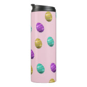 Dekorative Ostereier auf rosa Thermosbecher (Nach rechts gedreht)