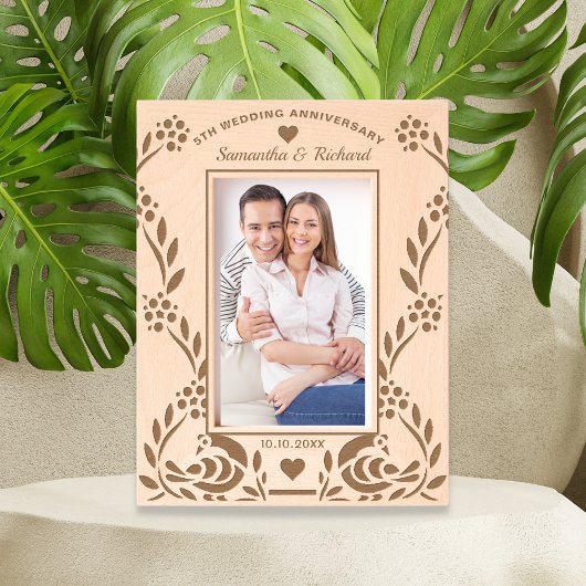 Dekorative Pfauenfloralhochzeit Geätzte Rahmen