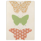 Dekorative Schmetterlingsmuster auf Cremehintergru Klemmbrett (Rückseite)