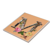 Dekorativer Anfangsbuchstabe „M“ Fliese (Seite)