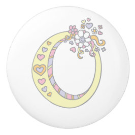 Dekorativer Buchstabe O mit Monogramm Griff