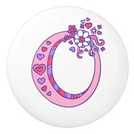 Dekorativer Buchstabe O mit Monogramm Griff