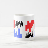 Dekorativer Pixel-Becher in Rot und Blau. Kaffeetasse (Mittel)