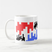 Dekorativer Pixel-Becher in Rot und Blau. Kaffeetasse (Links)