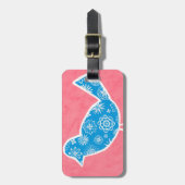 Dekorativer Vogel mit Mustern auf rosa Hintergrund Gepäckanhänger (Vorderseite vertikal)
