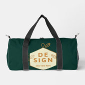 Dekoratives cremefarbenes Sechseck-Logo auf dunkle Duffle Bag (Vorderseite)