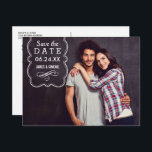Dekoratives Foto-Overlay-Hochzeit speichern Sie da Ankündigungspostkarte<br><div class="desc">Modernes,  Save the Date Postkartendesign mit dekorativem Overlay-Design mit einem Scroll auf der Vorderseite (der über das Foto der Verlobung positioniert werden kann) und zusätzlichen Informationen und Platz für eine Adresse auf der Rückseite der Karte.</div>