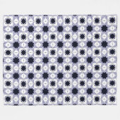 Dekoratives, geometrisches Muster in babyblauem St Fleecedecke (Vorderseite (Horizontal))