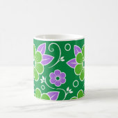 Dekoratives grünes und violettes Blumenmuster Kaffeetasse (Mittel)