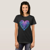 Dekoratives Herzdesign T-Shirt (Vorne ganz)