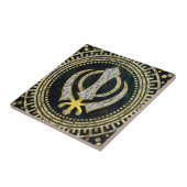 Dekoratives Khanda Symbol mit Edelsteinen u. Gold Fliese (Seite)
