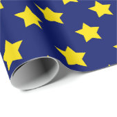 Dekoratives Muster aus blaugelben Sternen Geschenkpapier (Rolleneckpunkt)