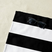 Dekoratives Muster aus schwarz-weiß Streifen Strandtuch (Beispiel)