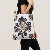 Dekoratives Muster brauner Barockmotive mit Flo Tasche (Von Nahem)