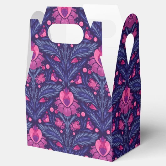 Dekoratives Muster mit Herzen Geschenkschachtel (Geöffnet)