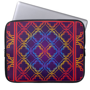 Dekoratives Ornament mit geometrischer Dekoration. Laptopschutzhülle